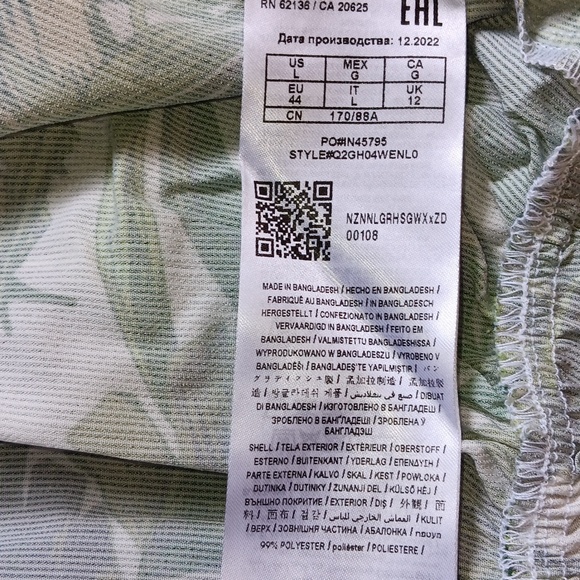 Guess shamrock tropical infusion off shoulder top NWT - Picture 5 of 5